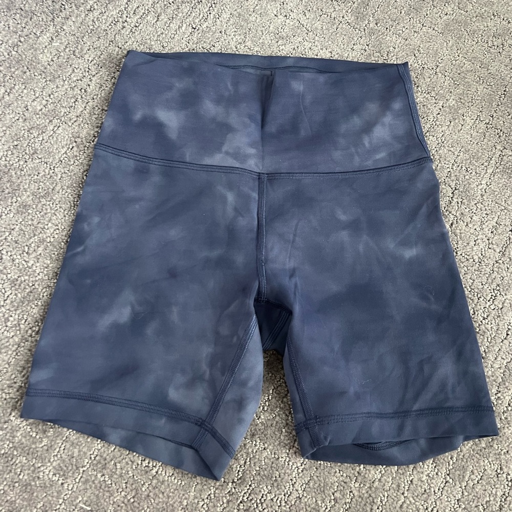 Lululemon shorts size 6